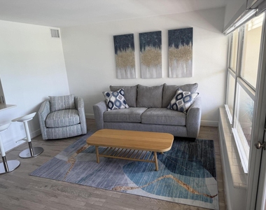 4836 Ne 23rd Avenue - Photo Thumbnail 5