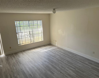 2941 Nw 92nd Avenue - Photo Thumbnail 3