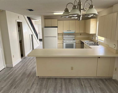 2941 Nw 92nd Avenue - Photo Thumbnail 6