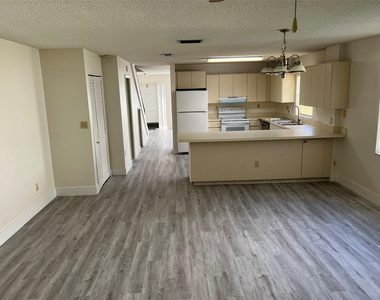 2941 Nw 92nd Avenue - Photo Thumbnail 7