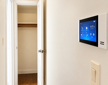 821 Riverside Drive - Photo Thumbnail 3