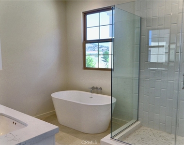 112 Newburry - Photo Thumbnail 4