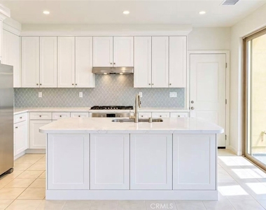 112 Newburry - Photo Thumbnail 2