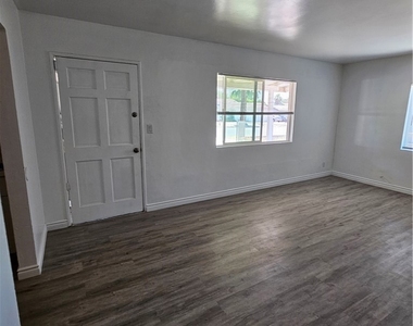 712 E Whittier - Photo Thumbnail 2