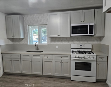 712 E Whittier - Photo Thumbnail 5
