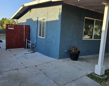 712 E Whittier - Photo Thumbnail 18