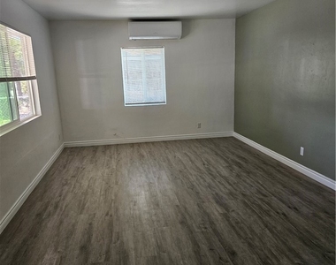712 E Whittier - Photo Thumbnail 3