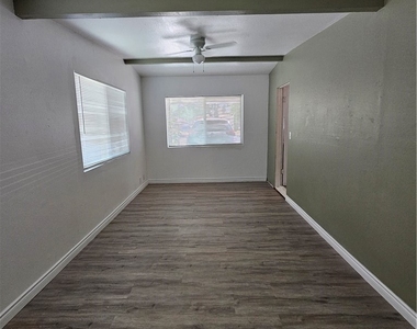 712 E Whittier - Photo Thumbnail 14