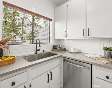 2500 Abbot Kinney Boulevard - Photo Thumbnail 2