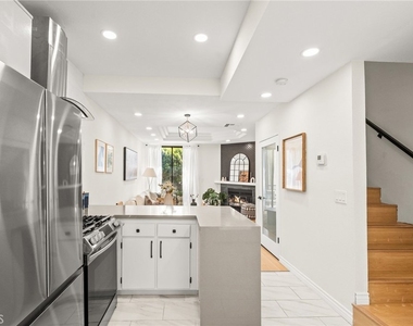 2500 Abbot Kinney Boulevard - Photo Thumbnail 5