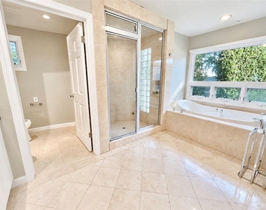16972 Oak View Drive - Photo Thumbnail 6