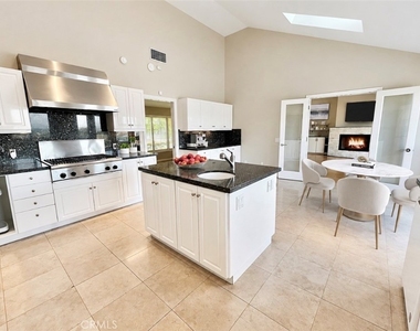 16972 Oak View Drive - Photo Thumbnail 2