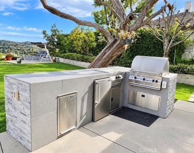 16972 Oak View Drive - Photo Thumbnail 16