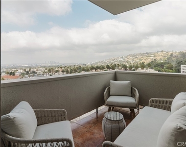 7250 Franklin - Photo Thumbnail 2