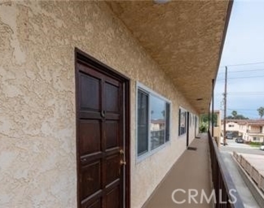 2312 Vanderbilt Lane - Photo Thumbnail 2