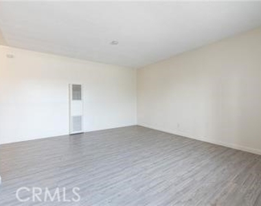 2312 Vanderbilt Lane - Photo Thumbnail 5
