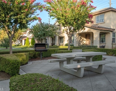 1785 Catania Dr - Photo Thumbnail 34