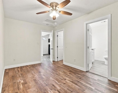 2027 E Avenue - Photo Thumbnail 6