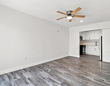 2027 E Avenue - Photo Thumbnail 4