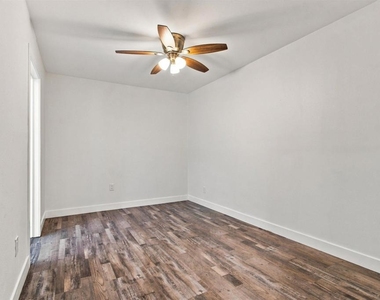 2027 E Avenue - Photo Thumbnail 7