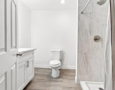 2027 E Avenue - Photo Thumbnail 11