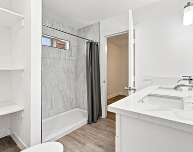 2027 E Avenue - Photo Thumbnail 13