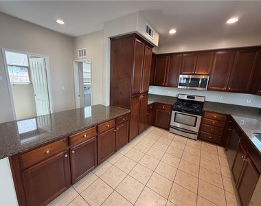 425 Merced Court - Photo Thumbnail 7