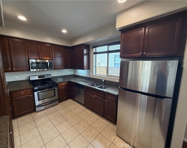 425 Merced Court - Photo Thumbnail 6