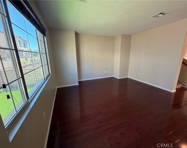 425 Merced Court - Photo Thumbnail 2
