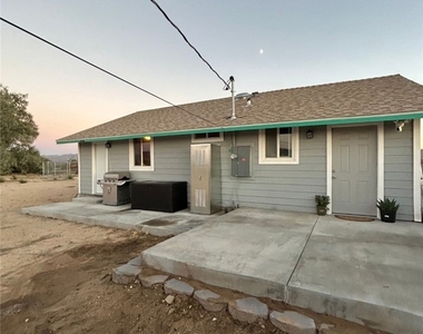 65076 E Broadway - Photo Thumbnail 5