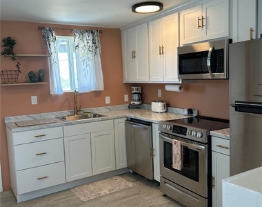 65076 E Broadway - Photo Thumbnail 18