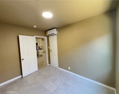 802 E 111th Drive - Photo Thumbnail 8