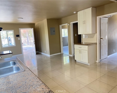 802 E 111th Drive - Photo Thumbnail 3