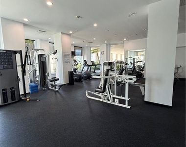 525 E Seaside - Photo Thumbnail 32