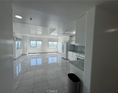 525 E Seaside - Photo Thumbnail 23