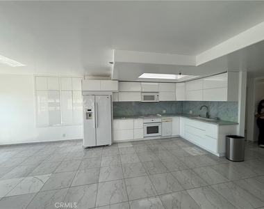 525 E Seaside - Photo Thumbnail 24