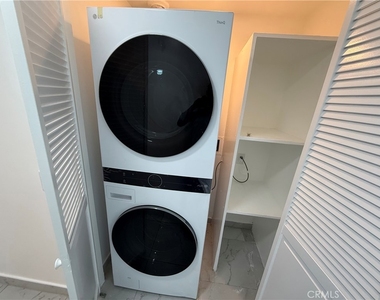 525 E Seaside - Photo Thumbnail 12