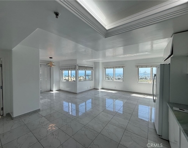 525 E Seaside - Photo Thumbnail 22