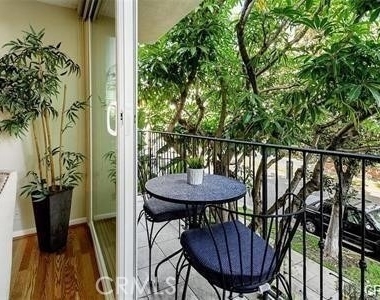 1421 Midvale Avenue - Photo Thumbnail 7