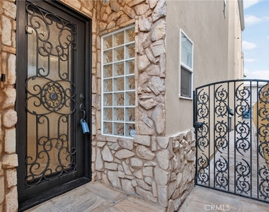 207 18th Street - Photo Thumbnail 3