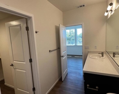 218 Church St - Photo Thumbnail 8