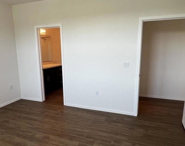 218 Church St - Photo Thumbnail 13