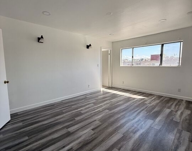 18110 Killllion Street - Photo Thumbnail 13