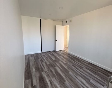 18110 Killllion Street - Photo Thumbnail 21