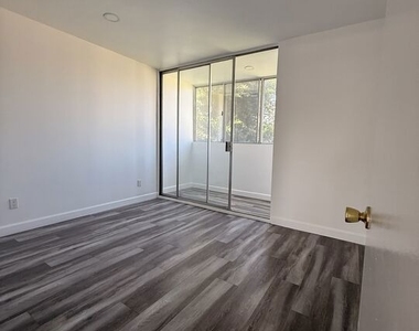 18110 Killllion Street - Photo Thumbnail 18