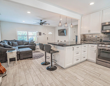 7044 Garden Grove Avenue - Photo Thumbnail 9