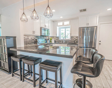 7044 Garden Grove Avenue - Photo Thumbnail 5