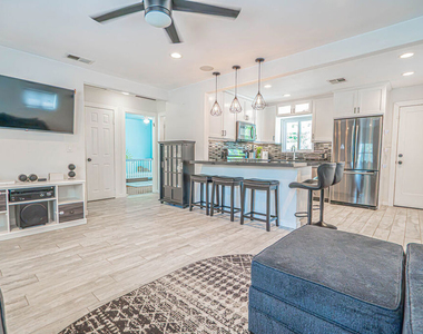 7044 Garden Grove Avenue - Photo Thumbnail 11