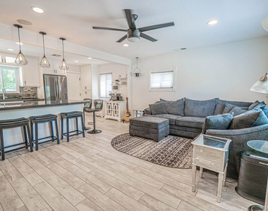 7044 Garden Grove Avenue - Photo Thumbnail 3