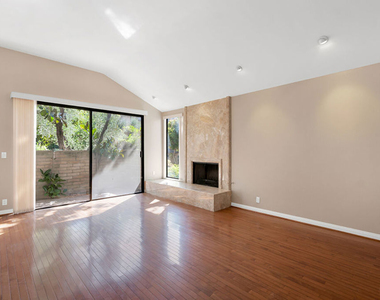 21820 Marylee Street - Photo Thumbnail 3